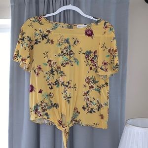 Socialite yellow blouse with tie